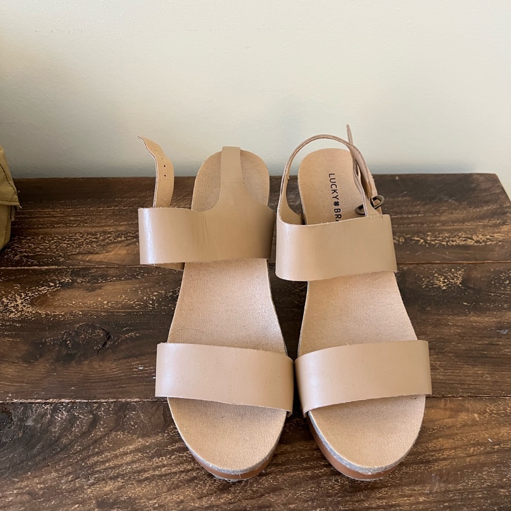 Lucky Brand Tan Heels Minimalist Design